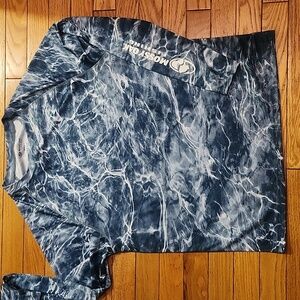 Mossy Oak fishing shirt. Men's size Small NWOT